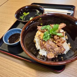 ข้าวมันหมูทอดกระเทียม