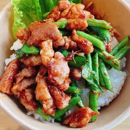 ผัดพริกแกงหมูชิิ้น + ไข่