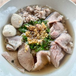 ก๋วยเตี๋ยวรวมหมูพิเศษ