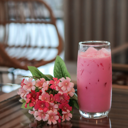 นมชมพูเย็น