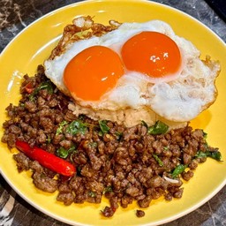 ข้าวกระเพราเนื้อโคขุน+ไข่ดาว2