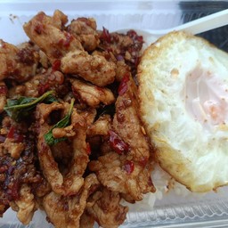 กระเพราหมูชิ้น