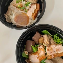 ทานคู่ก็ได้ ทานคนเดียวก็ดี พรีเมี่ยม (ต้มเลือด + ข้าวต้มแห้ง)