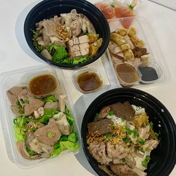 ปาร์ตี้อิ่มสลบ พรีเมี่ยม (ต้มเลือด + ข้าวต้มแห้ง + หมูกรอบ + ลวกจิ้ม)