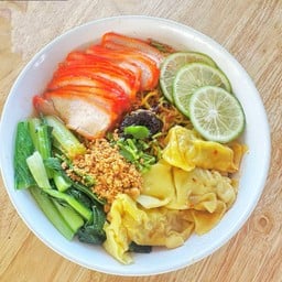 บะหมี่เกี๊ยว 4 ก้อน หมูแดง ต้มยำ