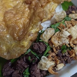 ข้าวผัดลาบคั่ว+ไข่ดาว+กากหมู