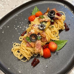 สปาเก็ตตี้เบคอนพริกกระเทียม