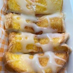 ขนมปังปิ้งเนยนมน้ำตาล