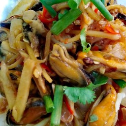 ข้าว + หอยแมลงภู่ผัดขิง