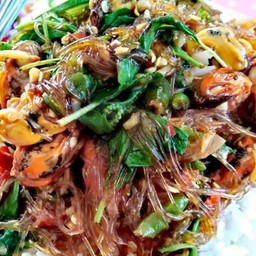 ข้าว + ผัดกะเพราวุ้นเส้นหอยแมลงภู่
