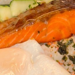 GUMAKE เปิดดึกดื่น ( ยำ, ข้าวหน้า, กะเพรา ฯลฯ ) ดึกไม่รู้สึกผิด ที่ร้านใช้น้ำตาลหล่อฮังก๊วย