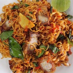 มาม่าผัดต้มยำ