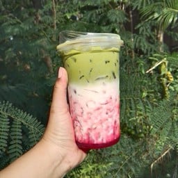 ชาเขียวนมสดสตอเบอรี่