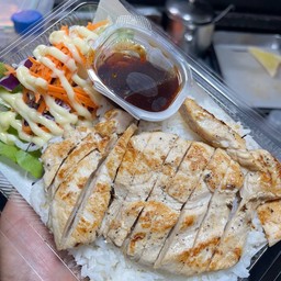 ข้าวไก่นุ่มย่างจิ้มแจ่ว