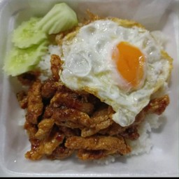 ข้าวหมูทอดกระเทียมพริกไทย+ไข่ดาว