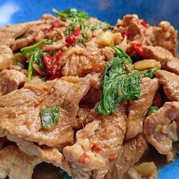 ข้าวกะเพราสันคอหมู