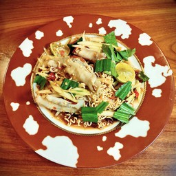 ตำมาม่าตีนไก่