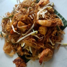 ผัดไทยโบราณ อาหารตามสั่ง สี่แยกวัดสะกัดน้ำมัน