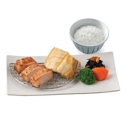 ปลาชิมาฮอกเกะ และหมูโชยุโคจิย่างถ่าน