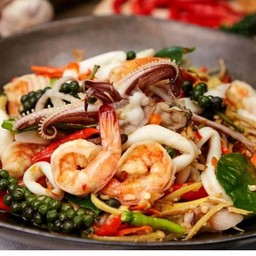 ข้าวผัดฉ่าทะเลกุ้งหมึก