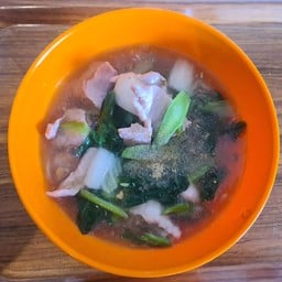 ราดหน้าทะเล (เส้นหมีขาว)