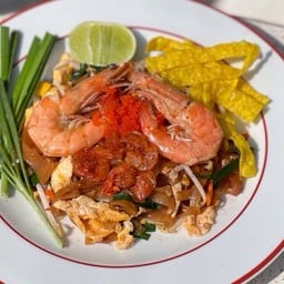 ผัดไทยสไตล์เก่ง (กุ้งสด+กุ้งกรอบ+ไข่กุ้ง)