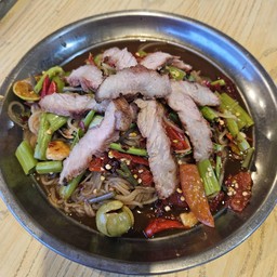 ตำเส้นเล็กคอหมูย่าง