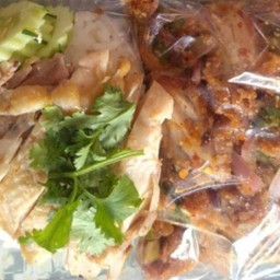 ข้าวยำไก่แซ่บ เพิ่มไก่ต้ม