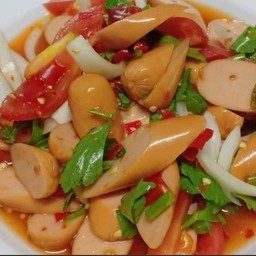 ยำไส้กรอก