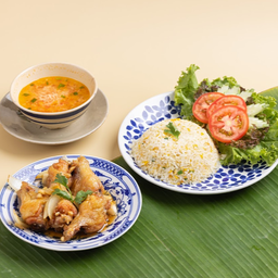 Set H - Com chien Ga chien / เซ็ทข้าวผัดไก่ทอดน้ำปลา