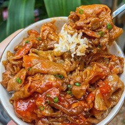 ข้าวหน้าหมูสไลด์ซอสสุกี้