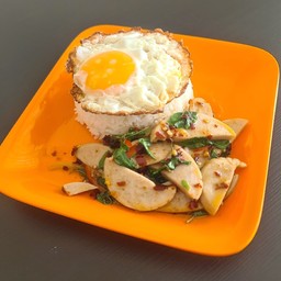 กะเพราะหมูยอราดข้าว