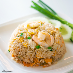ข้าวผัดกุ้ง (Shrimp fried rice)