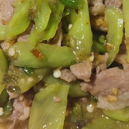 ผัดพริกหยวกเป็นกับข้าว