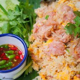 ข้าวผัดแหนม (Fermented pork fried rice)