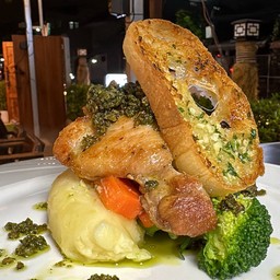 สเต็กไก่เพสโต้ซอส