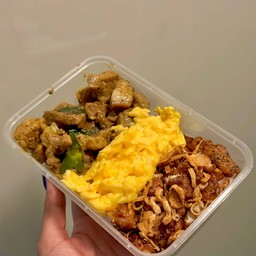 หมูผัดพริกแกงใต้+ไก่ทอด+ไข่ขยี้ ( หรือเลือกได้ตามความชอบ 3 อย่าง )