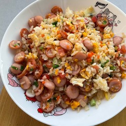ข้าวผัดไส้กรอก