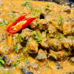 แกงคั่วหอยใบชะพลู (มีแต่หอยไม่มีกระดองเปลือก)