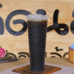 ติดนม   ลองแล้วจะติดใจ  สาขาข้างโรบินสันตรัง หน้าร้านก๋วยเตียวยกขา