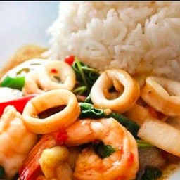 กะเพราเตาถ่าน