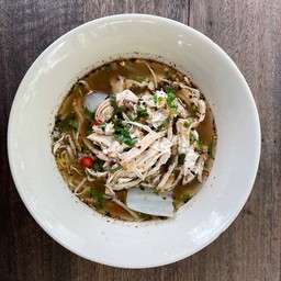 ก๋วยเตี๋ยวต้มยำเนื้อไก่ล้วน