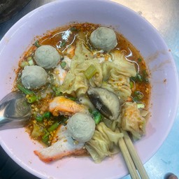 ใหญ่เกี๊ยวต้มยำ