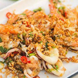 ผัดพริกเกลือ กับข้าว