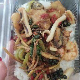 ผัดฉ่าทะเล