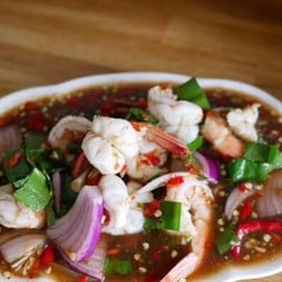 ยำกุ้งสุกปลาร้านัว