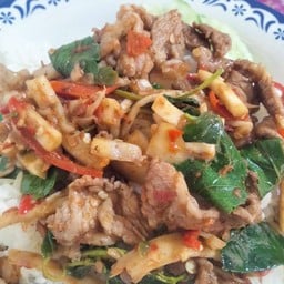 ผัดเผ็ดเนื้อหน่อไม้ดอง
