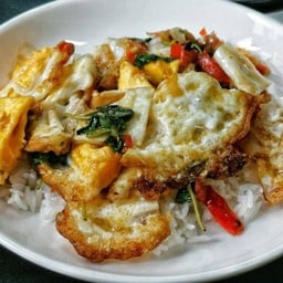 ข้าว กะเพราไข่ดาว