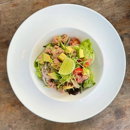 ทูน่าสลัด