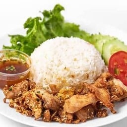 กระเทียมพริกไทย ราดข้าว